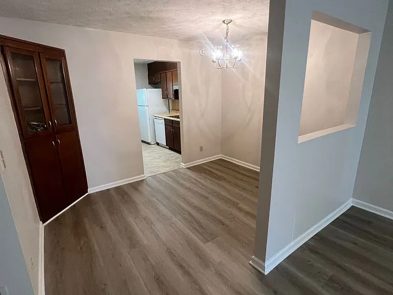 721-723 Jackson View Road — Photo 4