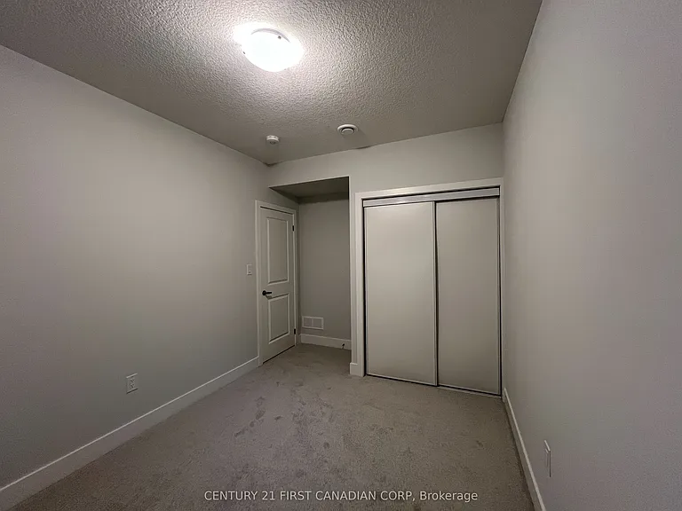 990 Deveron Cres #37 — Photo 24