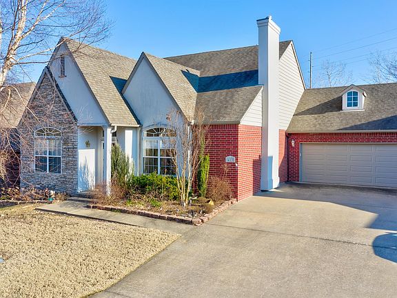 2nd image of 413 Foxwoods Dr