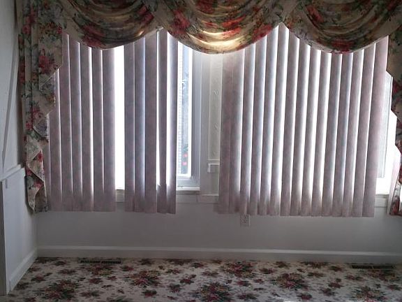 Master bedroom with beautiful carpet