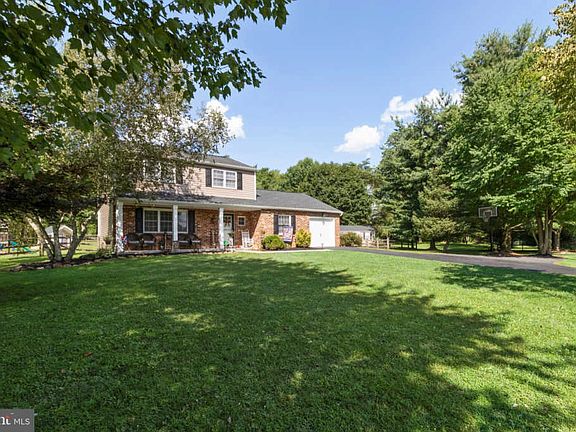 3rd image of 3806 Elizabeth Dr