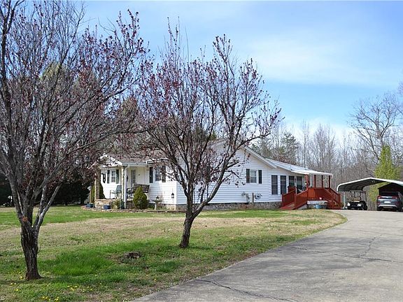 3rd image of 1045 Hub Justice Rd