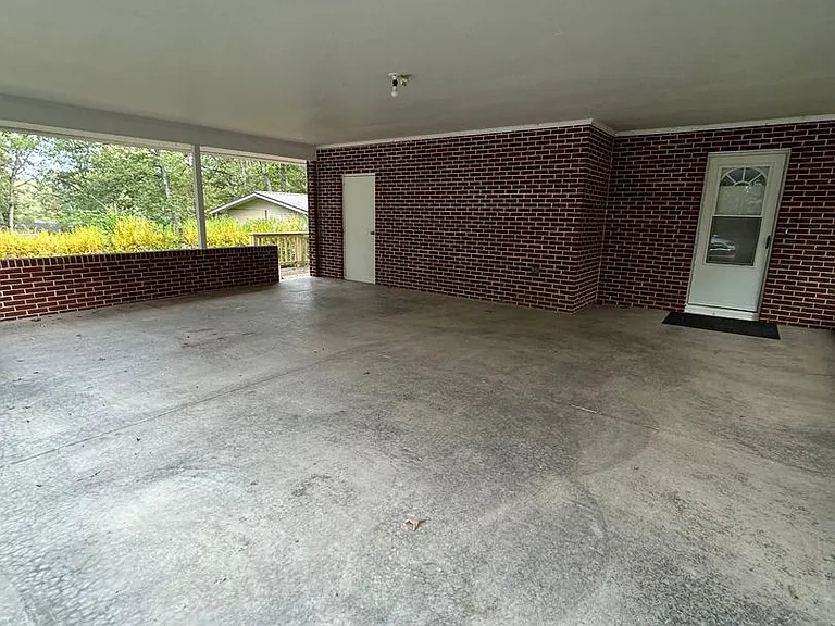 1904 N Oak Ln — Photo 5