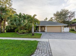 1559 Grantham Dr, Wellington, FL 33414