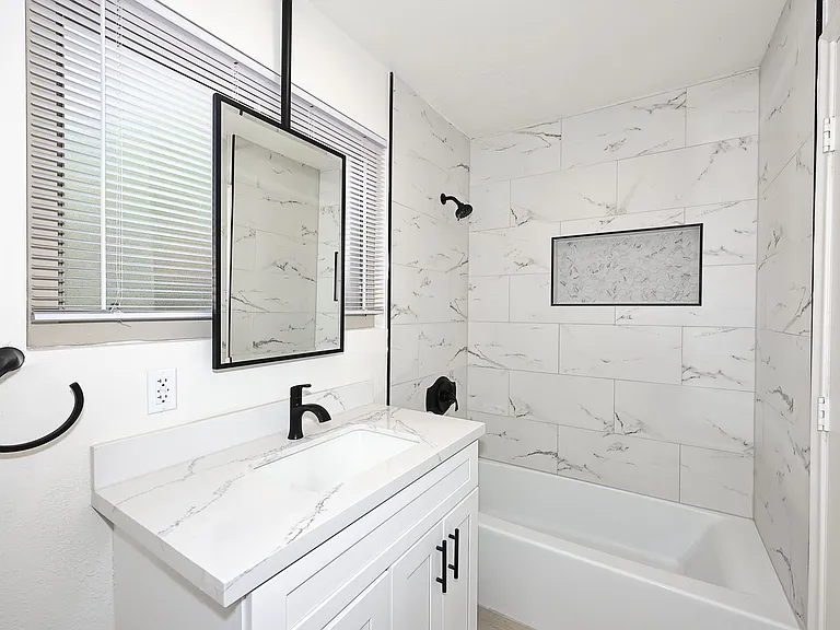 2131 E Geneva Dr — Photo 23