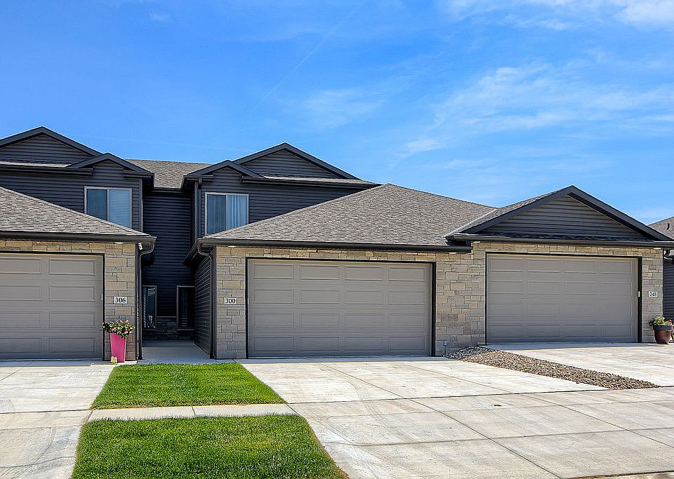 1st image of 300 Half Moon Dr