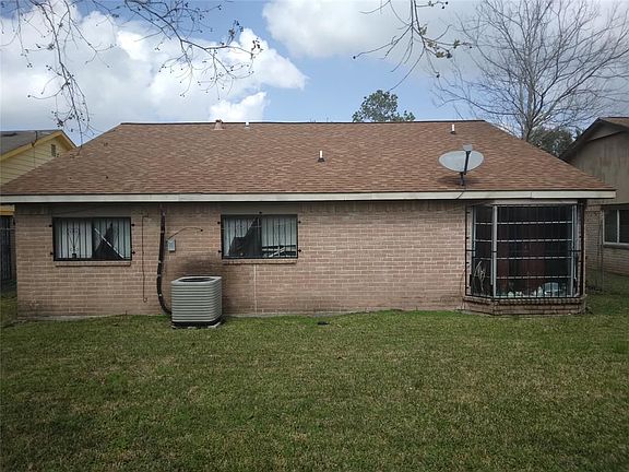 3rd image of 3131 Tidewater Dr