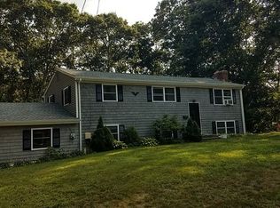 21 Stone Gate Dr, North Kingstown, RI 02852