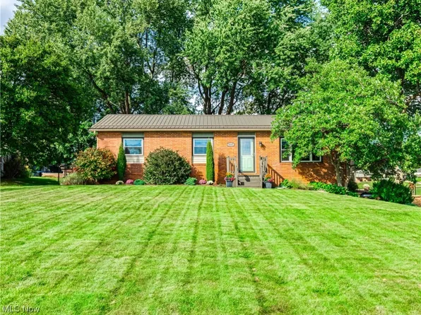 5665 Drenta Cir SW, Navarre, OH 44662