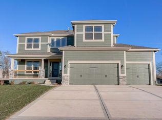 213 N Eastglen Dr, Raymore, MO 64083