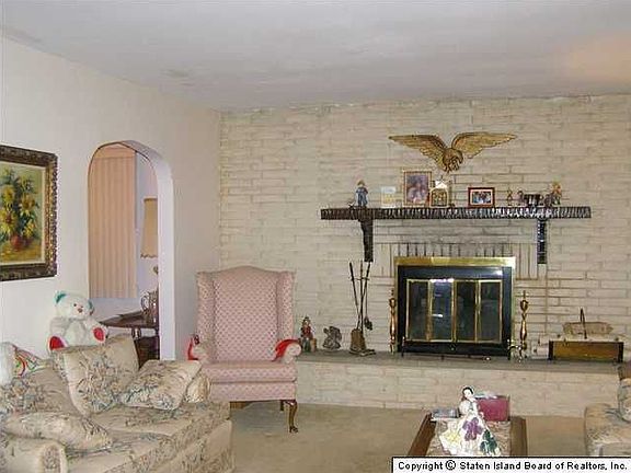 3rd image of 2248 Victory Blvd
