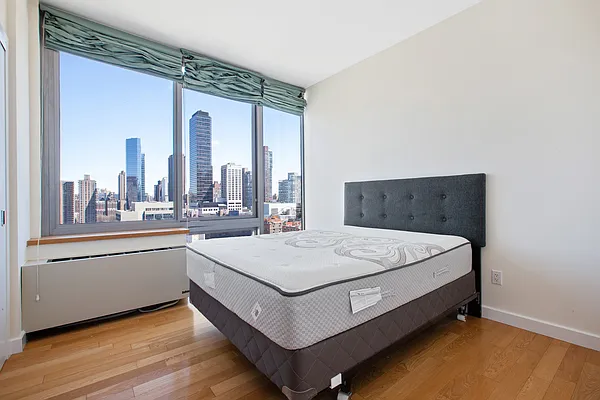 Rented by Compass | media 12