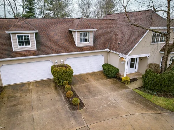 10402 W Cobblestone Ln, Twinsburg, OH 44087
