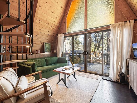 3rd image of 446 Riverside Ave