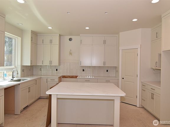 5th image of 1130 Whidbey Street