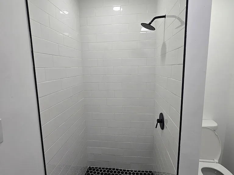 1521 Pine St #4R — Photo 7
