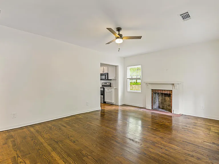 937 Lawton St SW — Photo 4
