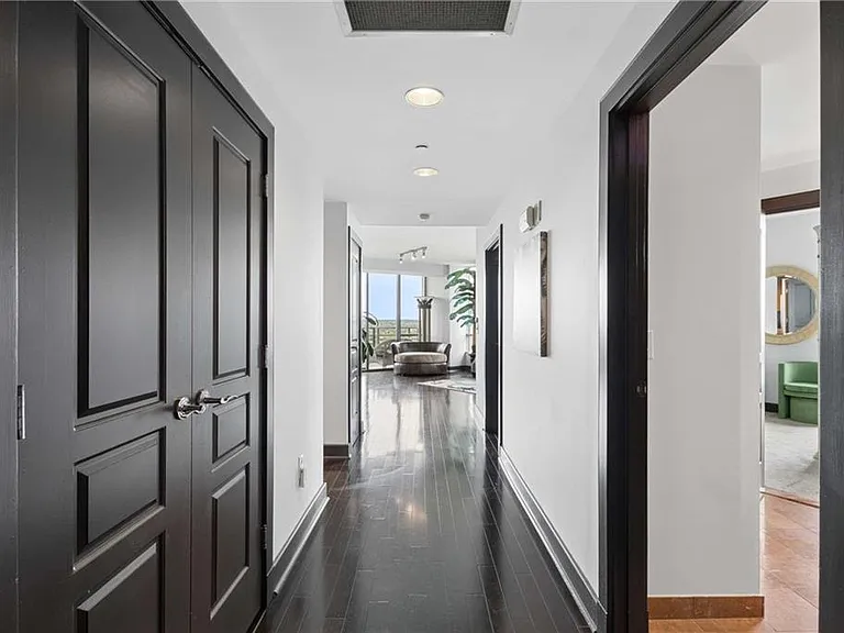 700 Park Regency Pl NE #2002 — Photo 3