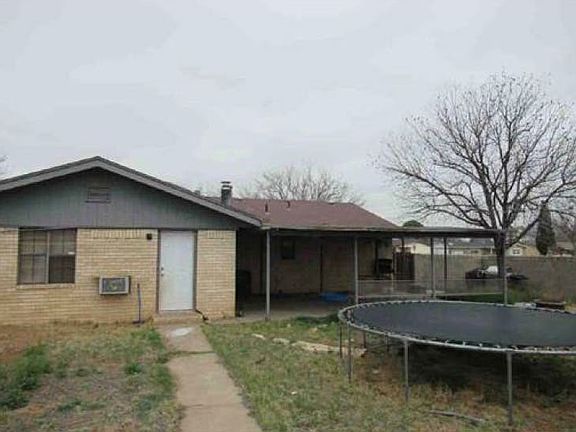 3rd image of 410 Douglas Dr