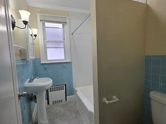 2nd image of 62 Fairfield St #2A