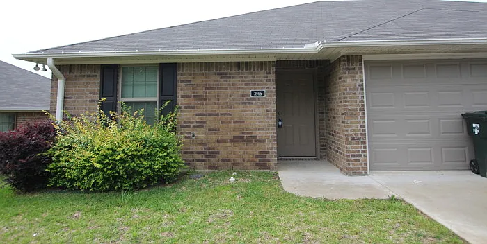 2532 Westminster Dr — Photo 1