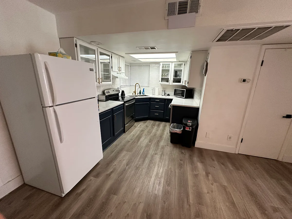 Building Photo - 627 W Enid Ave #2