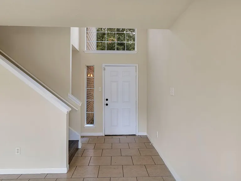 7622 Jonathon Ct — Photo 3