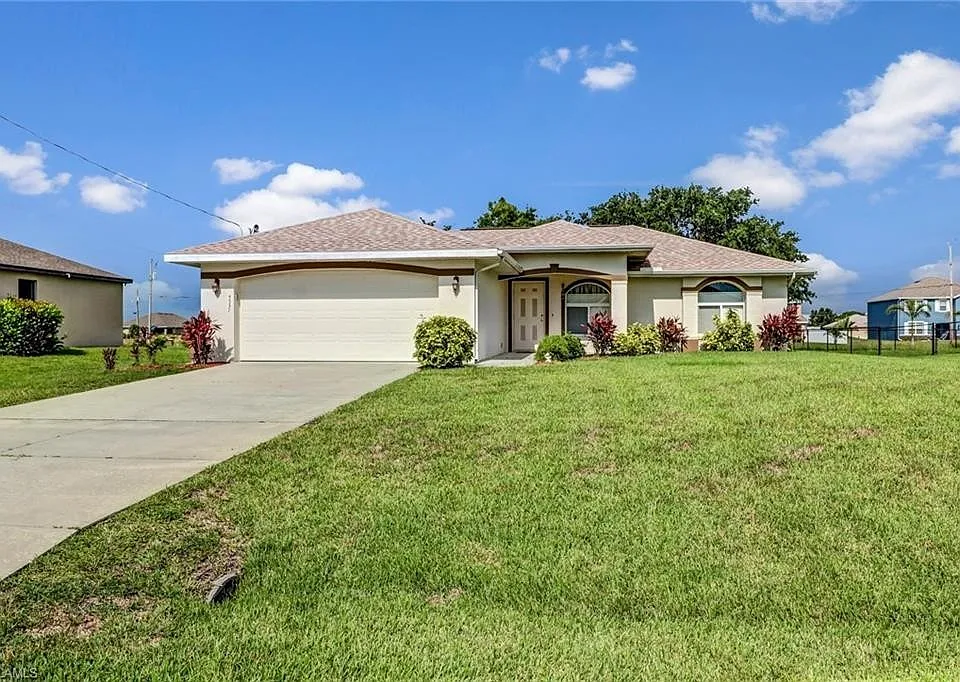4537 SW 10th Ave