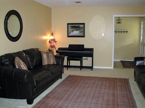 3rd image of 1406 Sussex Dr