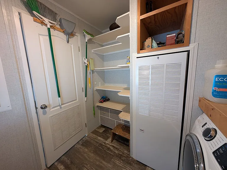 820 Crest Dr — Photo 17