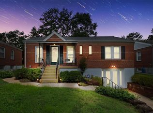 636 Rochester Dr, Saint Louis, MO 63125