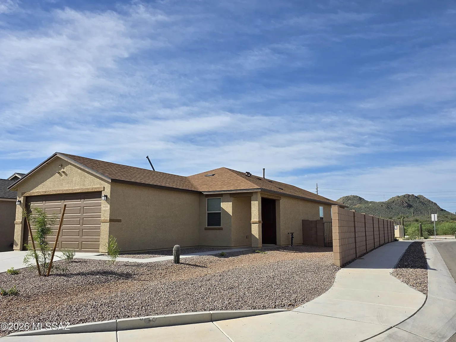 3 bed, 2.0 bath, 1745 sqft, $2,000 — Photo 1