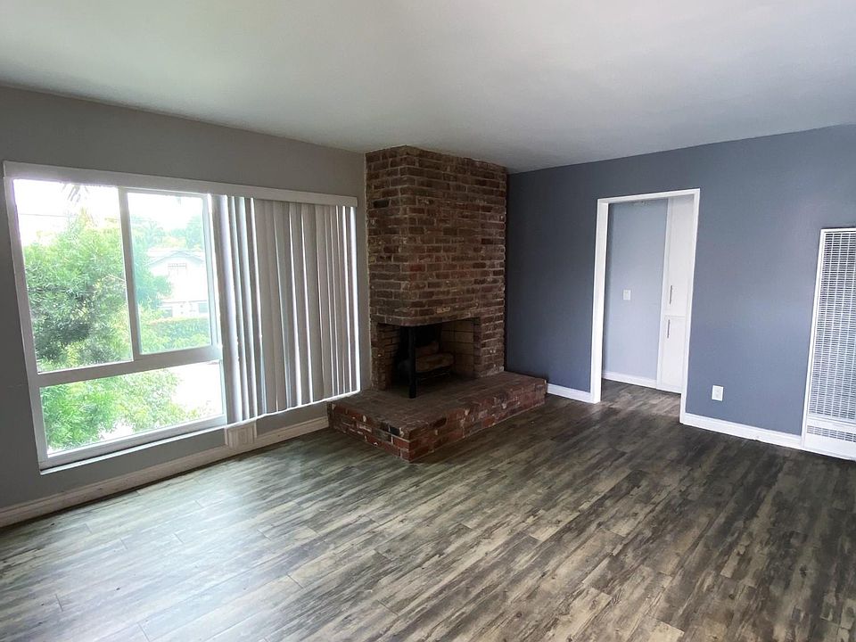 Living room with gas fireplace