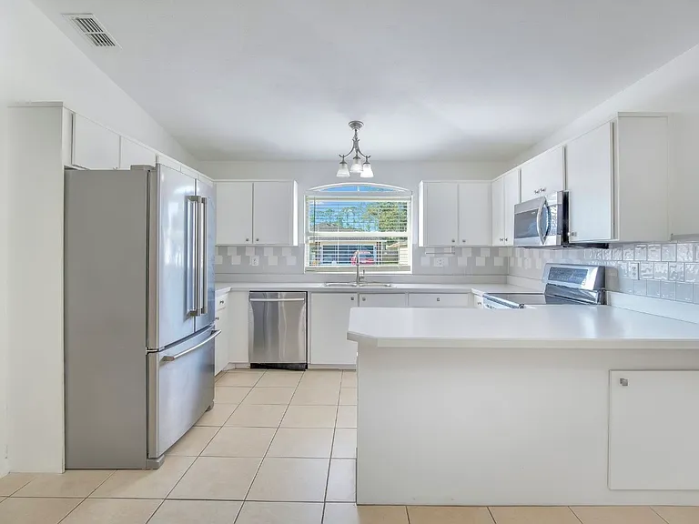 1467 Bay Grove Dr — Photo 1
