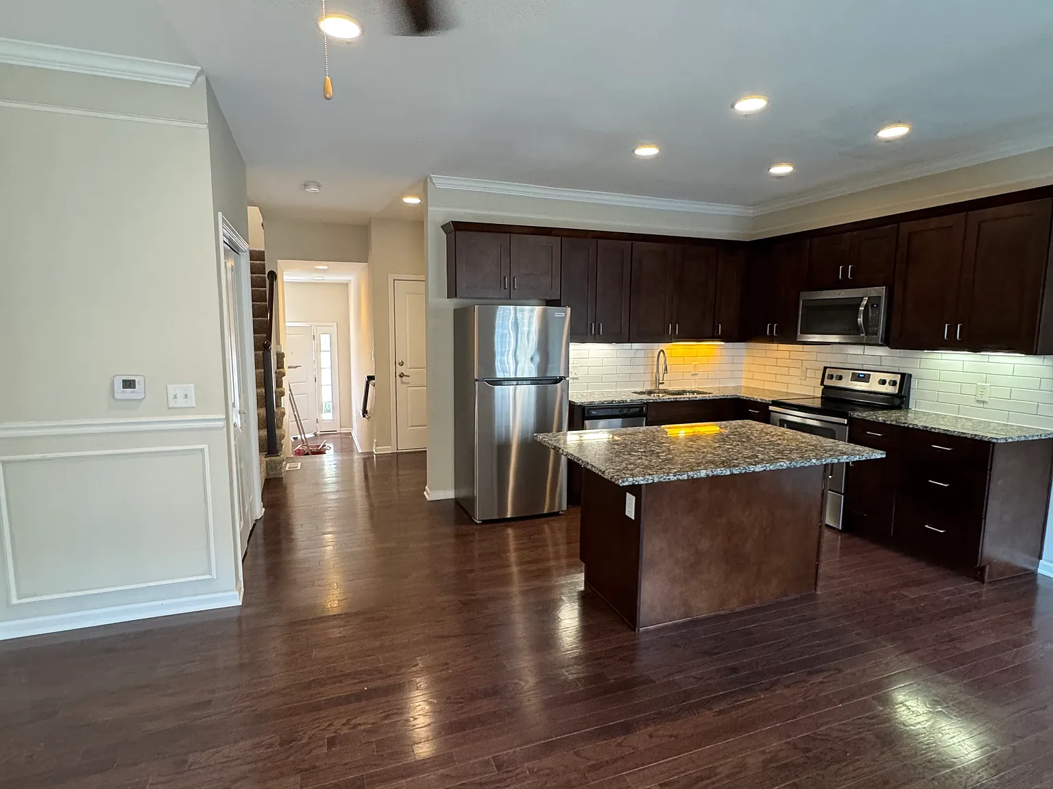 3 bed, 3.5 bath, 1455 sqft, $2,300 — Photo 3