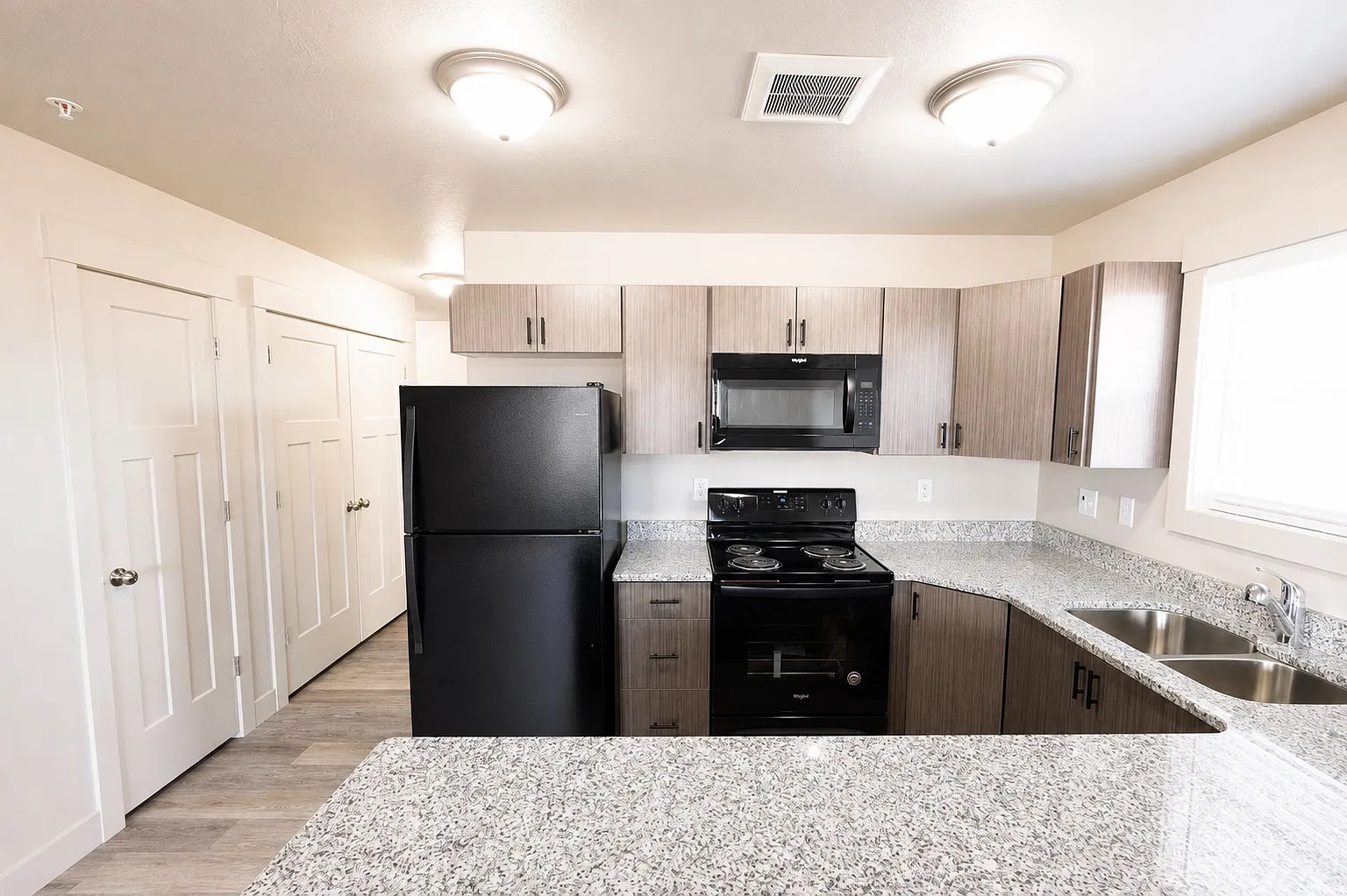 3 bed, 1178 sqft, $1,400 — Photo 2