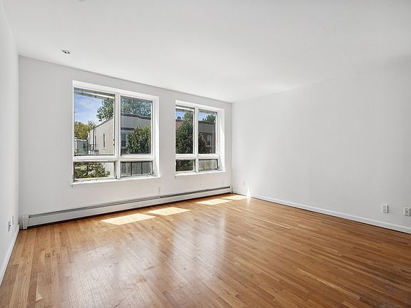 3rd image of 549 16th St #3