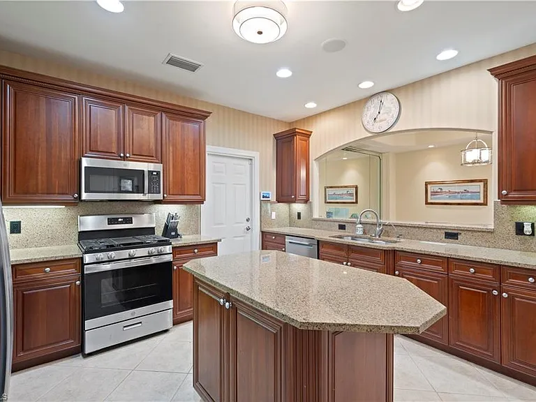 2809 Tiburon Blvd E #2 — Photo 11