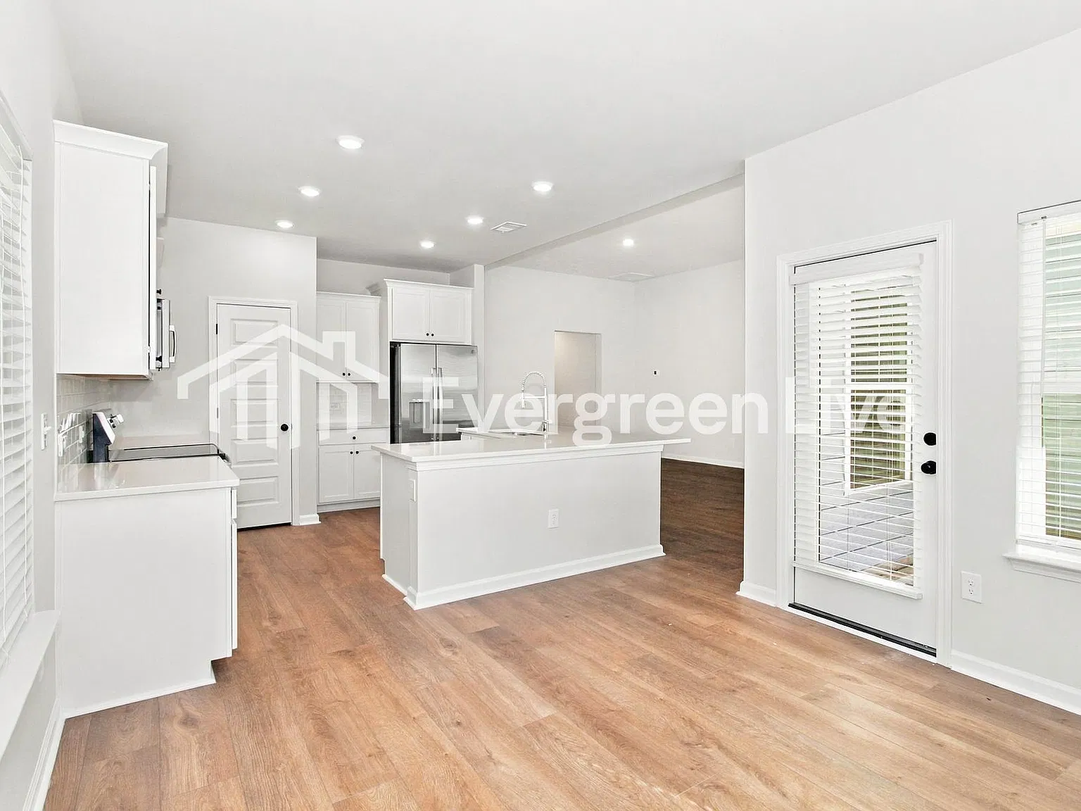 3 bed, 2.0 bath, 1748 sqft, $1,995 — Photo 4