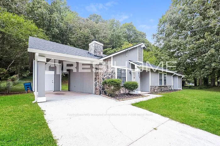 3 bed, 2.0 bath, 1243 sqft, $1,765 — Photo 2