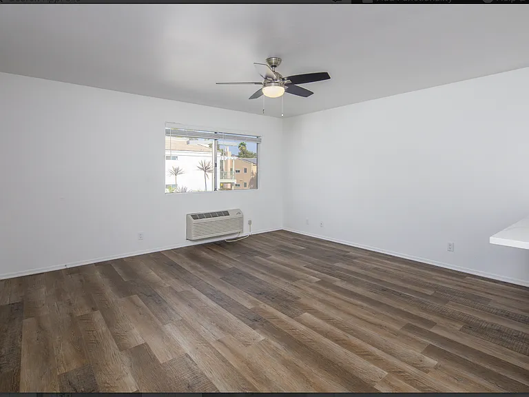 Gorgeous huge units in premier location! ASK ABOUT OUR MOVE-IN SPECIALS!! — Photo 51