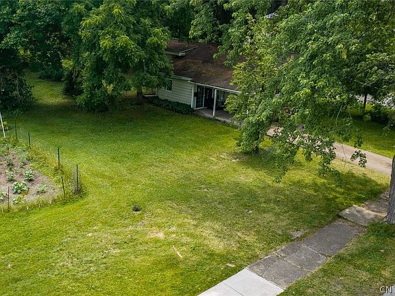 4th image of 218 James St #10