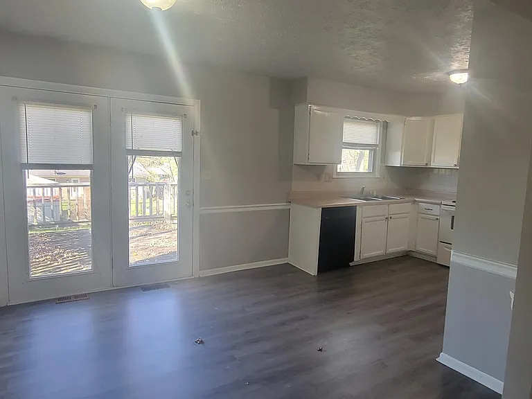 3545 Sundart Dr — Photo 3