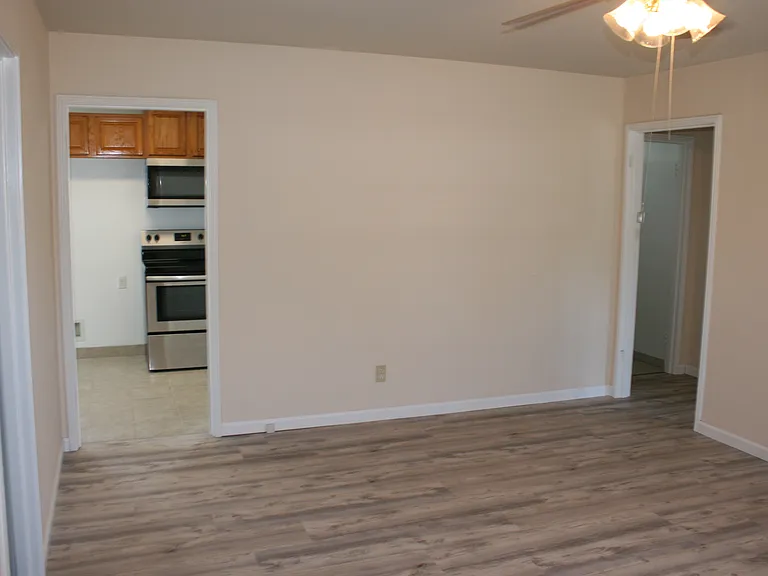 1460 Oxford Way — Photo 27