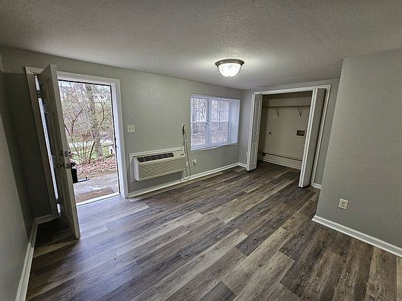 2nd image of 101 College Park Ln #30