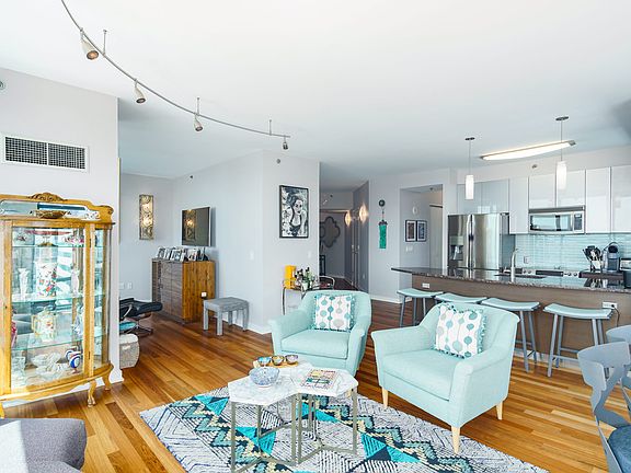 4th image of 2101 Market St Unit 3106