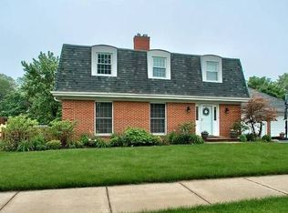 427 Traube Ave, Clarendon Hills, IL 60514