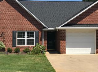 402 Hunting Creek Dr, Simpsonville, SC 29681