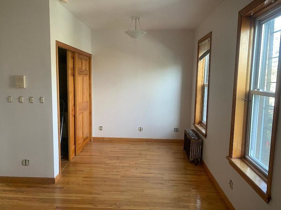 2nd image of 533 18th St #3R