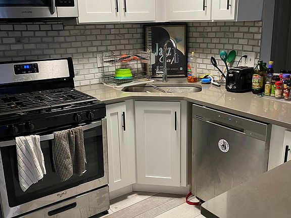 4th image of 1449 W Foster Ave #G